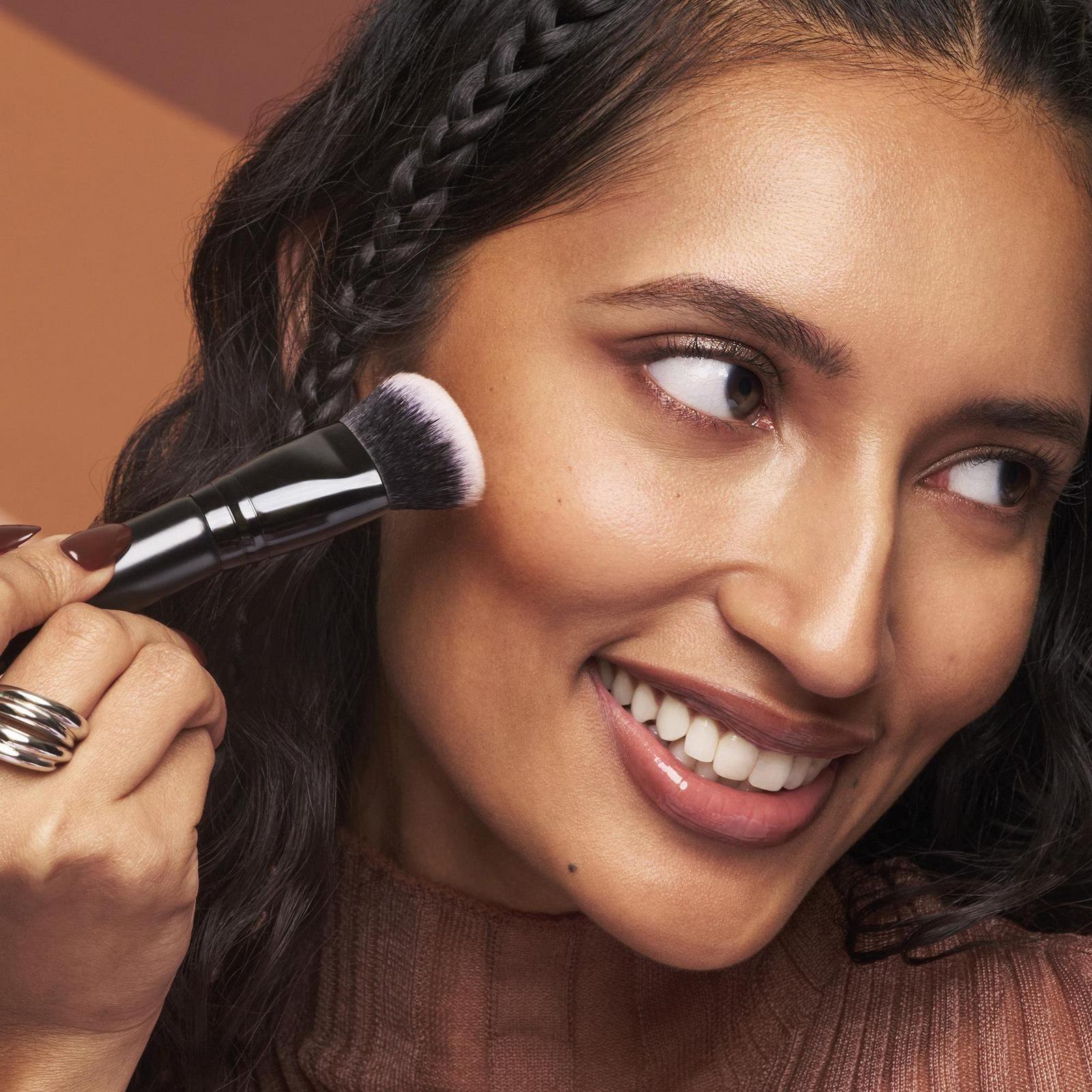 Liquid Bronzer & Contour Duo Brush