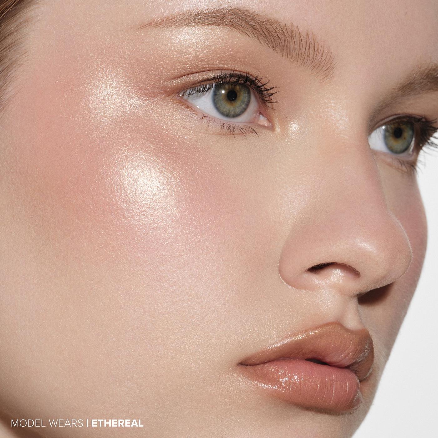Glow Seeker Powder Highlighter