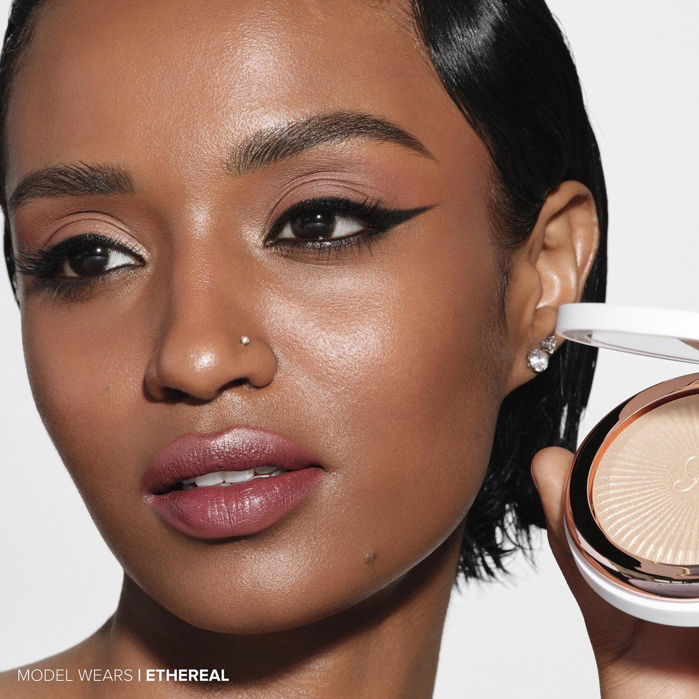 Glow Seeker Powder Highlighter