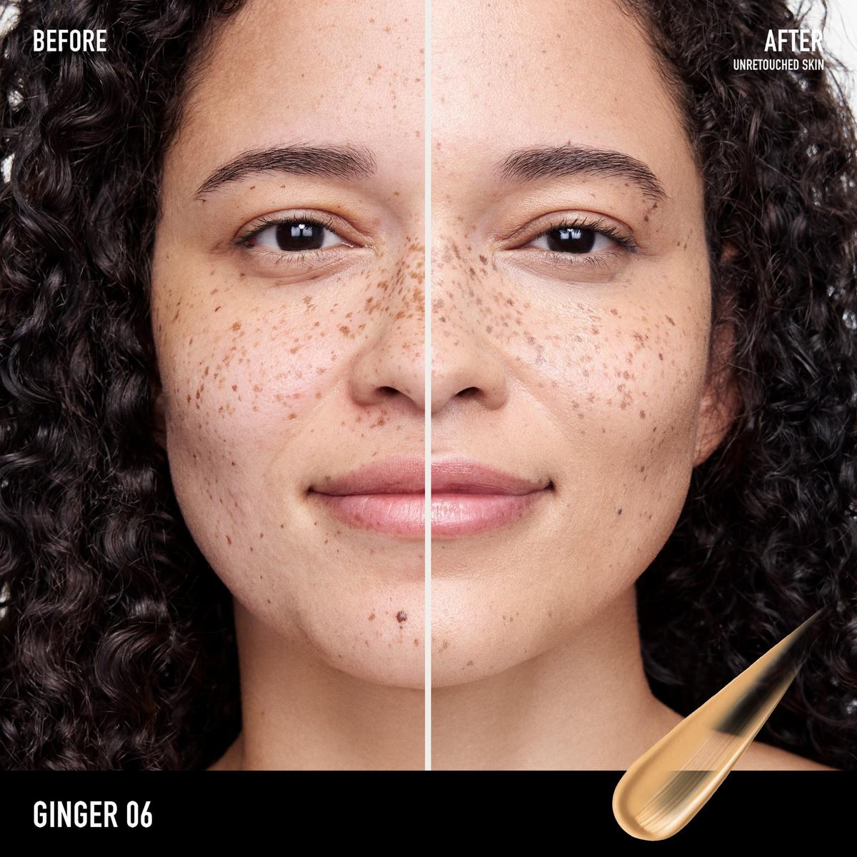 COMPLEXION RESCUE Tinted Moisturizer with Hyaluronic Acid and Mineral SPF 30 - Ginger 06