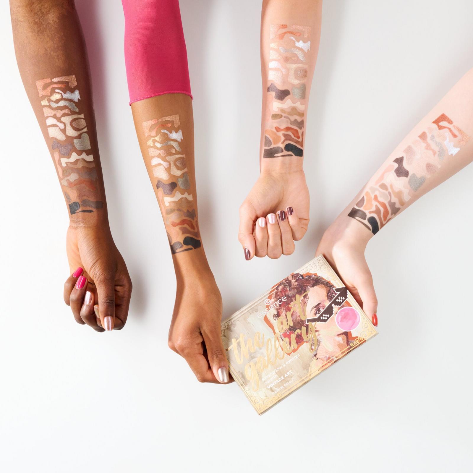 The Art Gallery Vintage Art Eyeshadow & Eyeliner Palette