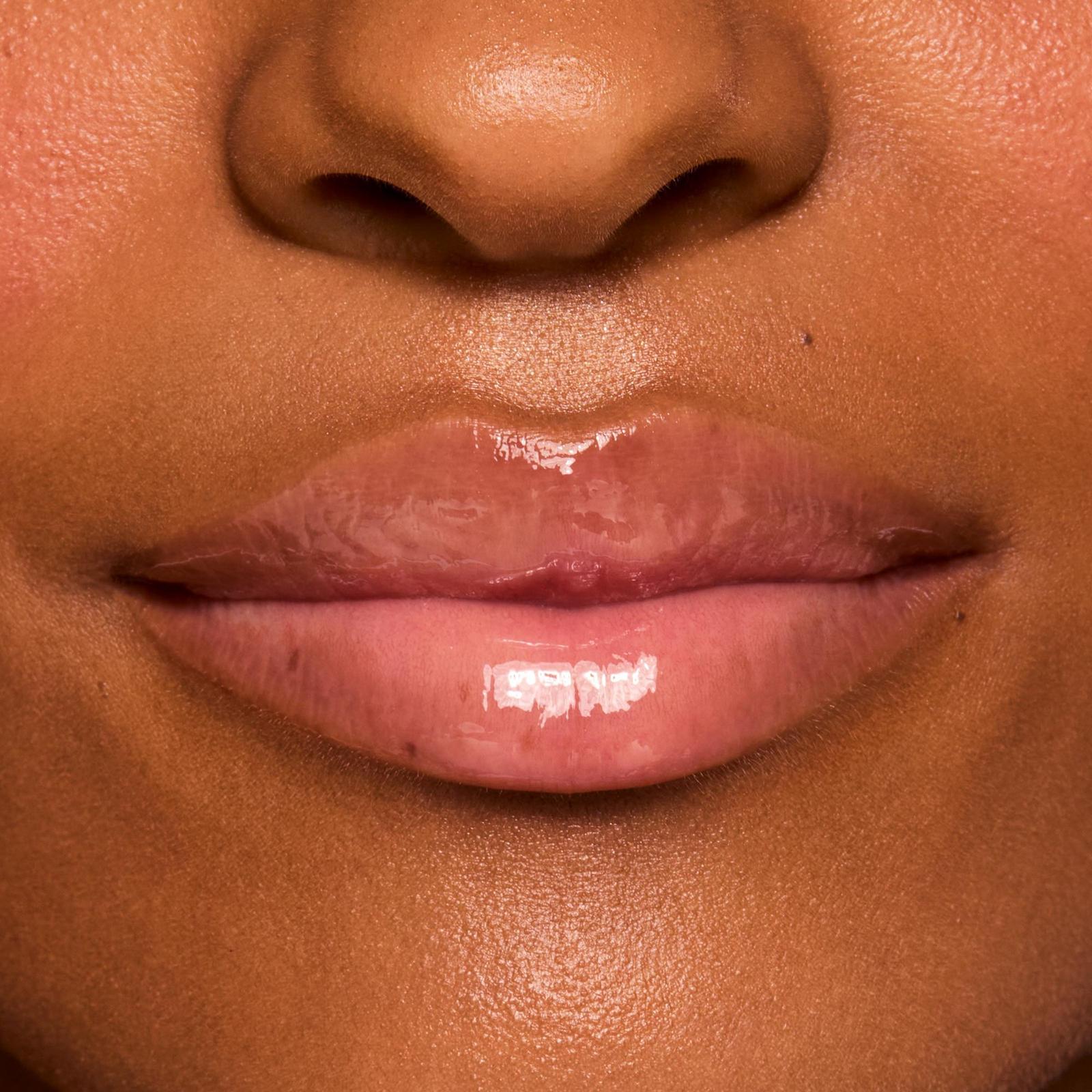 Fresh Kiss Glossy Lip Balm - Vanilla Cake