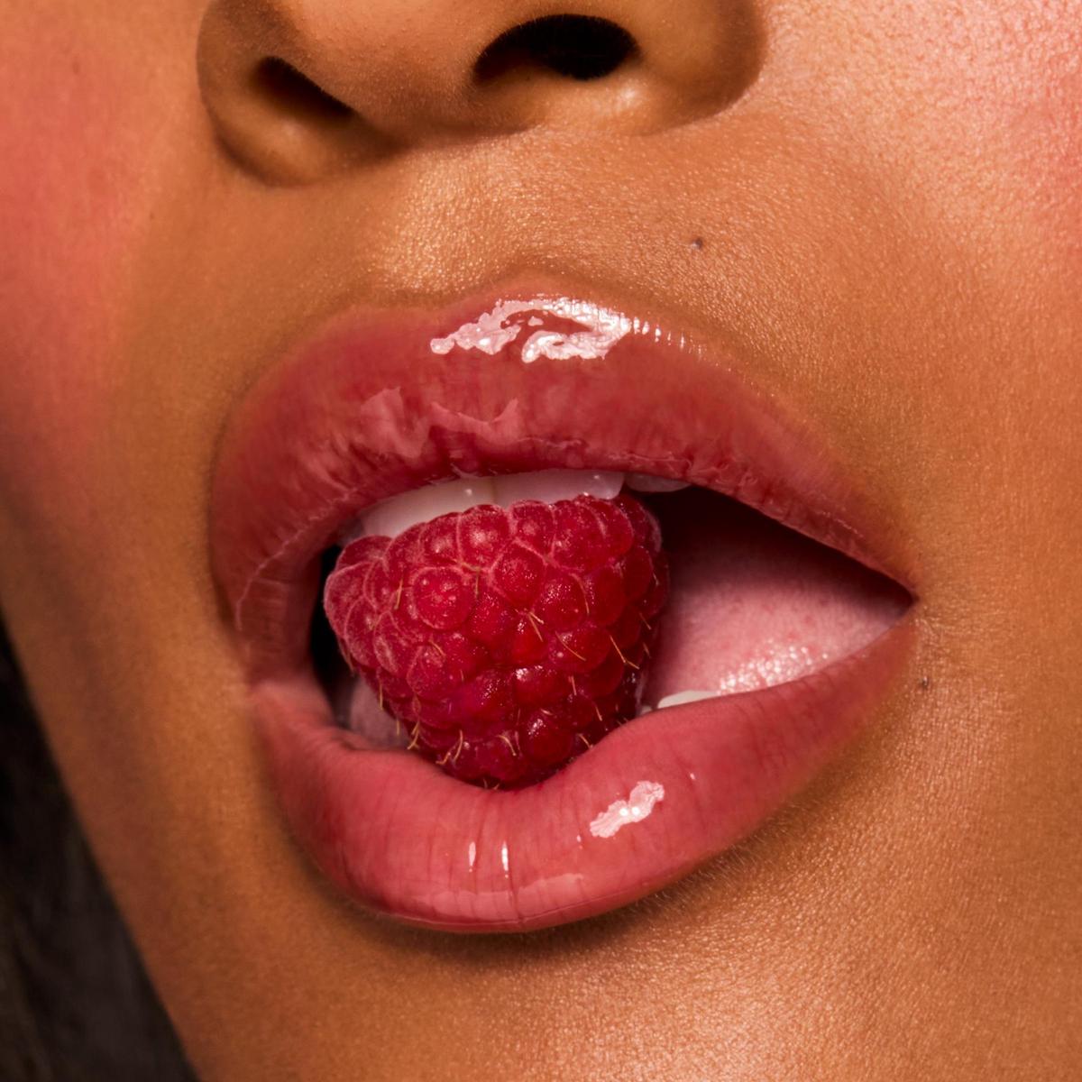 Fresh Kiss Glossy Lip Balm - Wild Berry