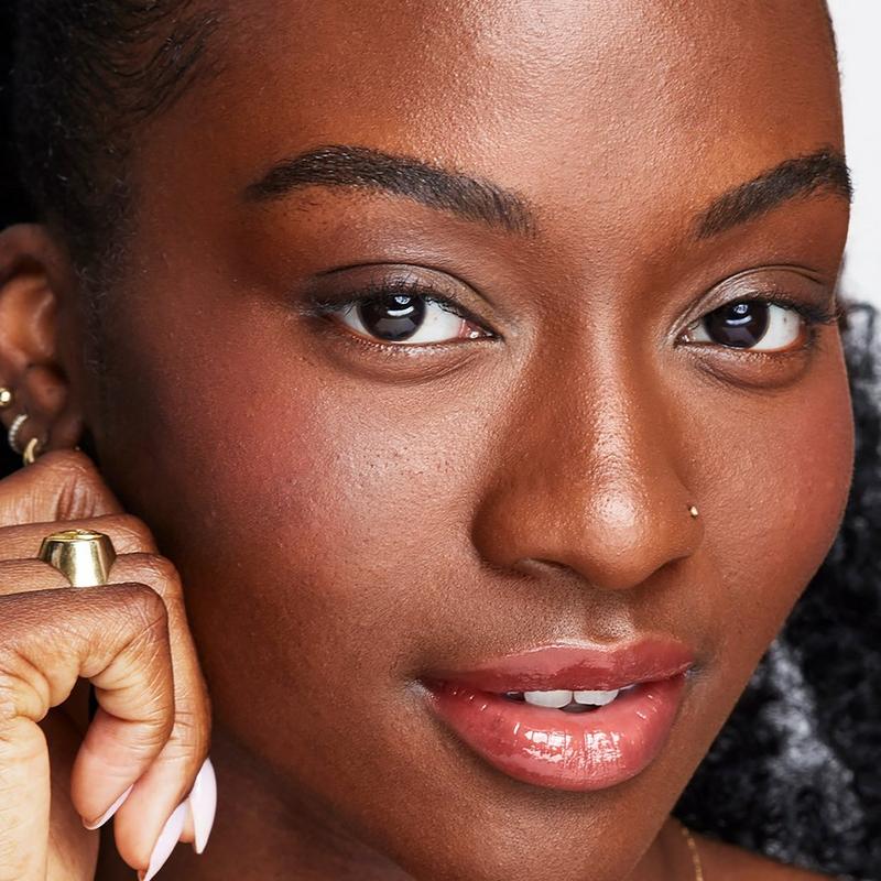 Gloss à Lèvres Makeup Revolution Pout Bomb – Teinte Cookie (deep Nude) 4.6ml