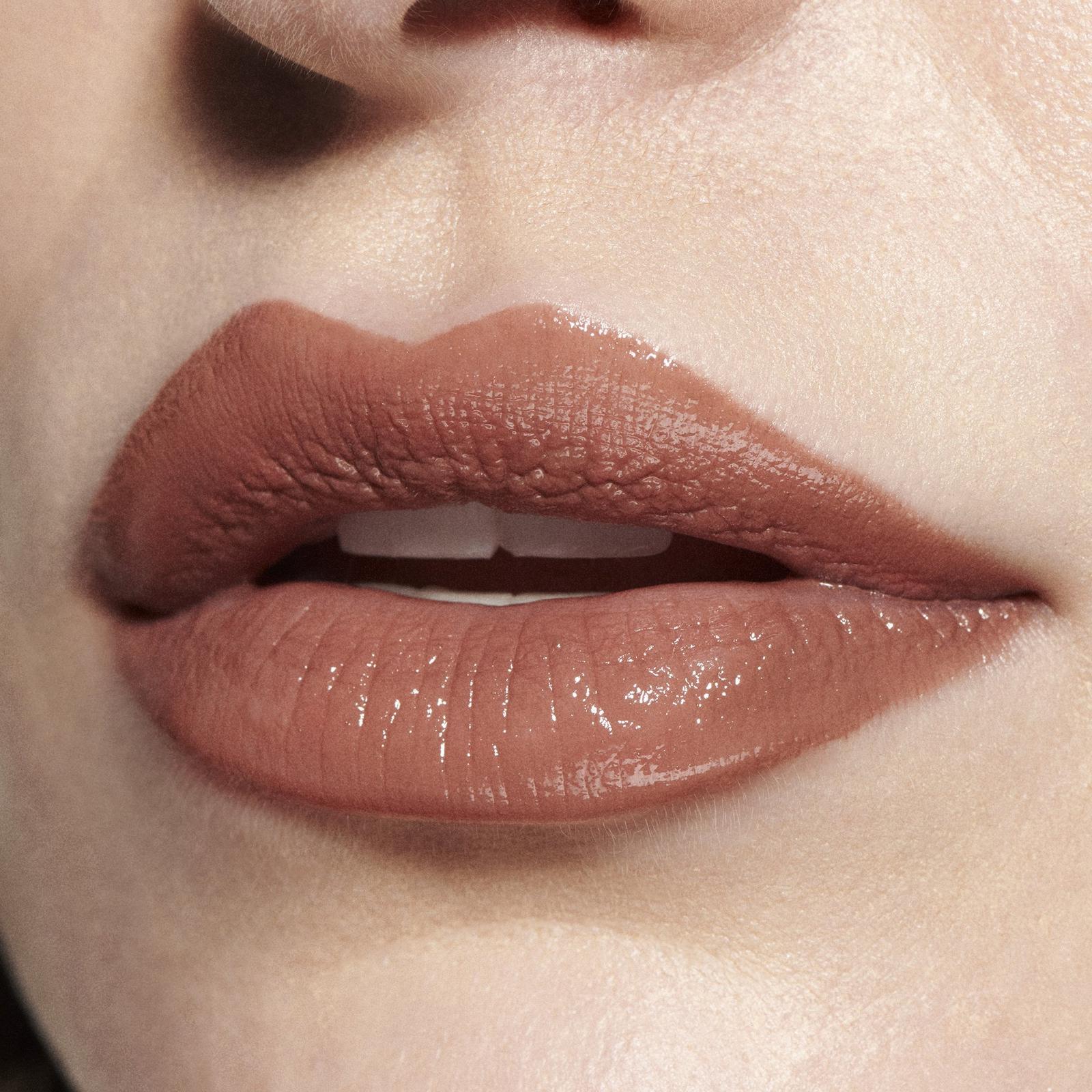 Lustreglass Sheer-Shine Lipstick - Signature Move