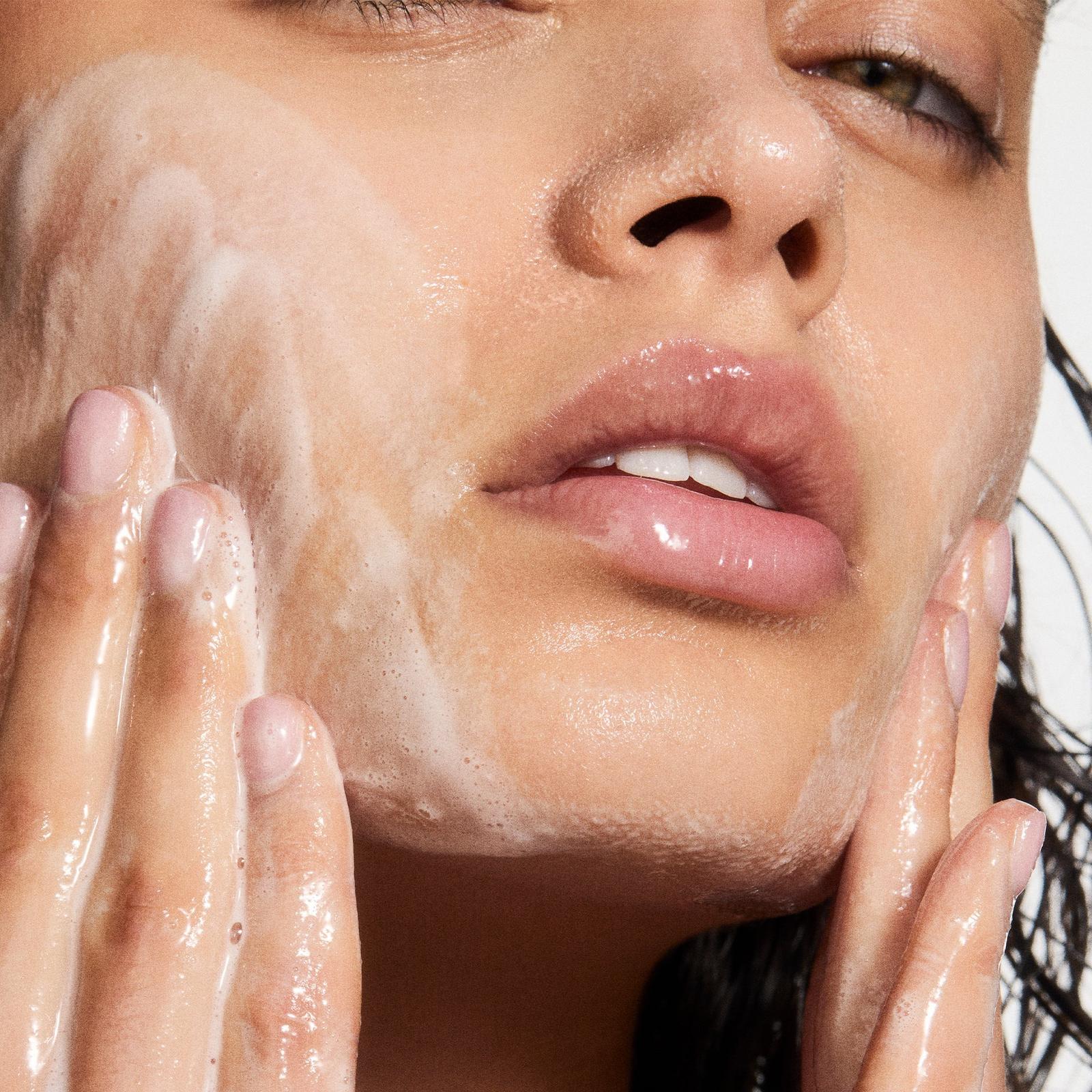 Pink Gelée Daily Clarifying Cleanser