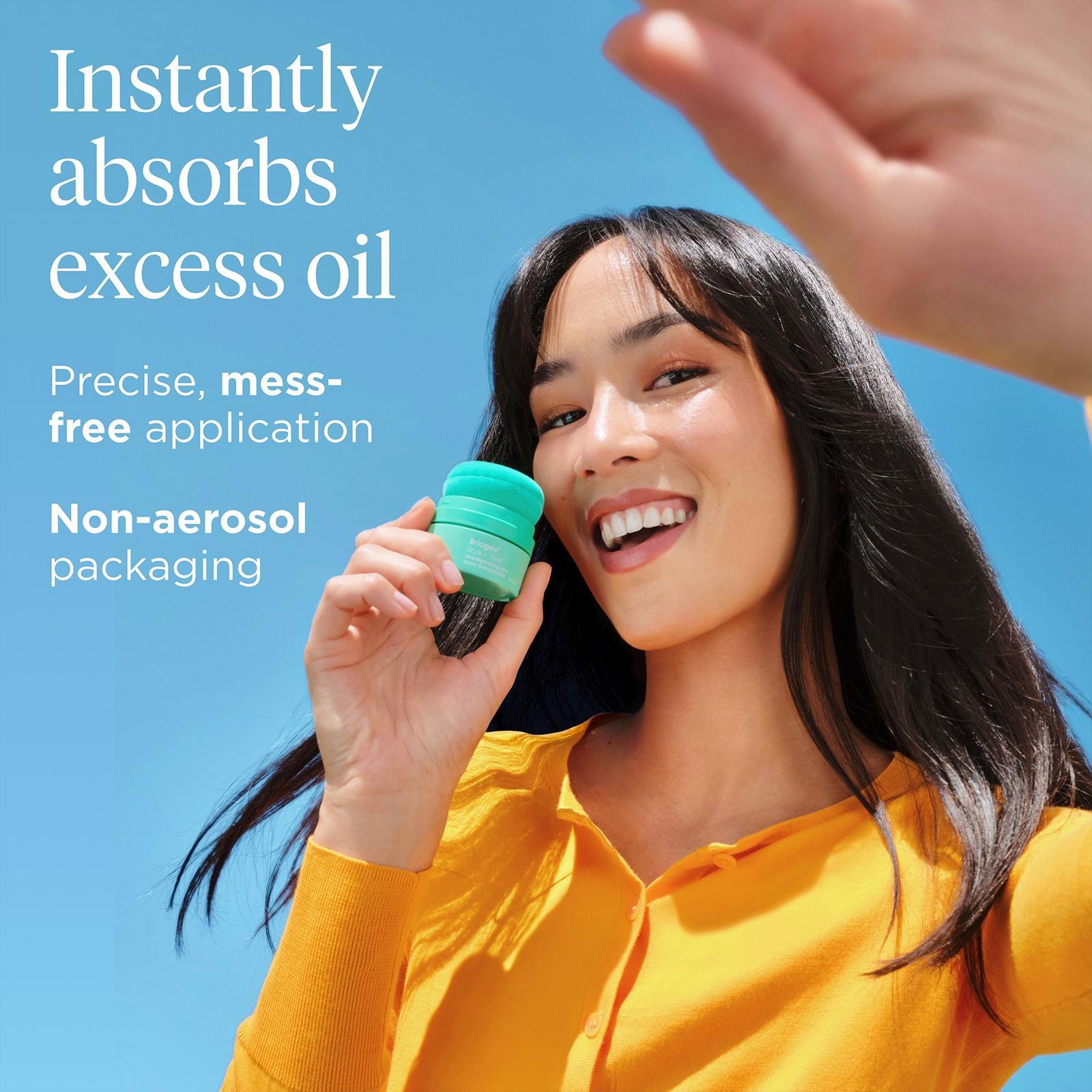 Style + Treat Dry Shampoo Puff - Tinted For Dark Hair