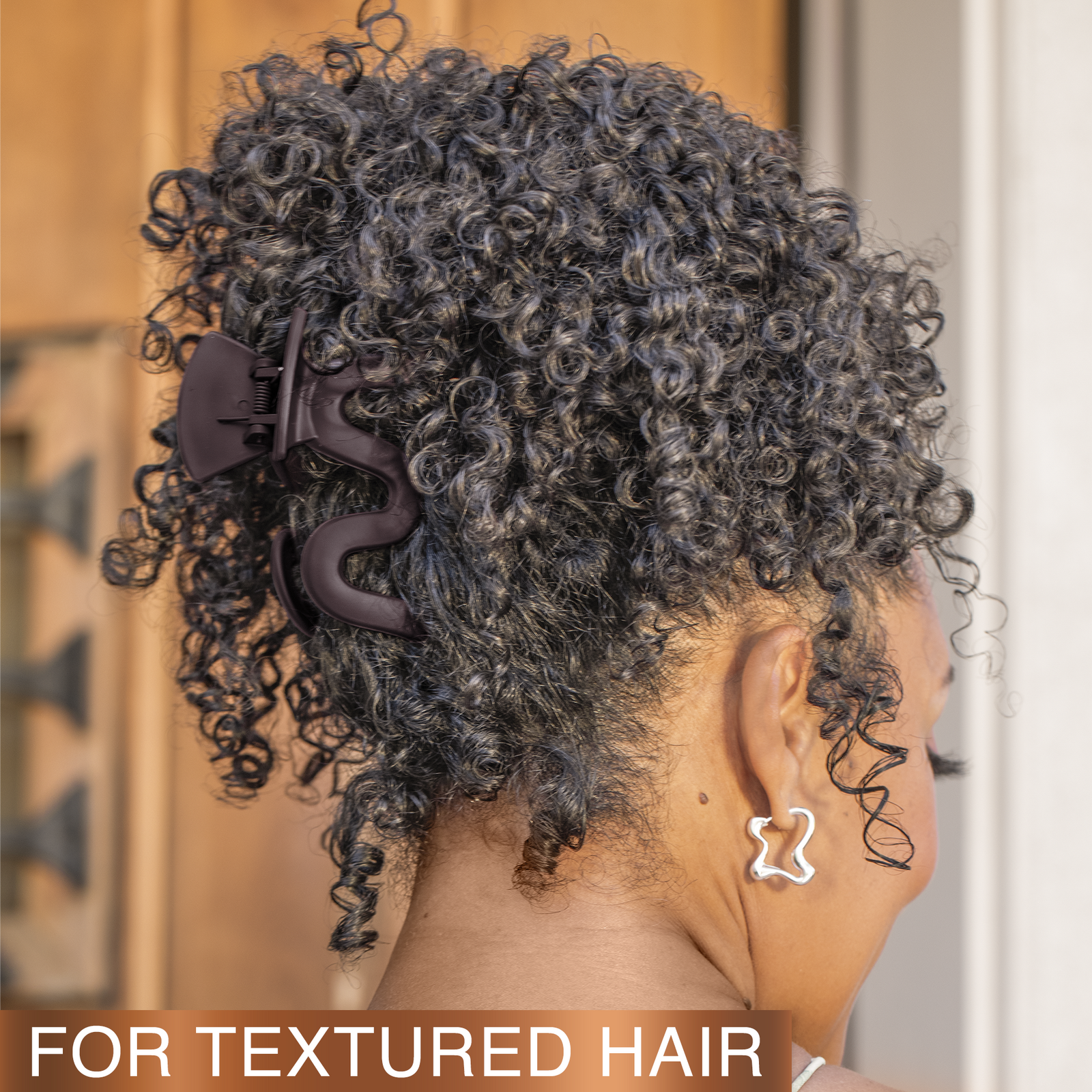 Tamera Jumbo Wavy Claw Clip