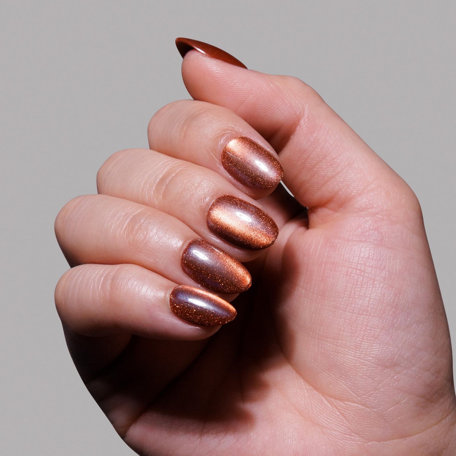 Magnetic Moscow Press-On Nails