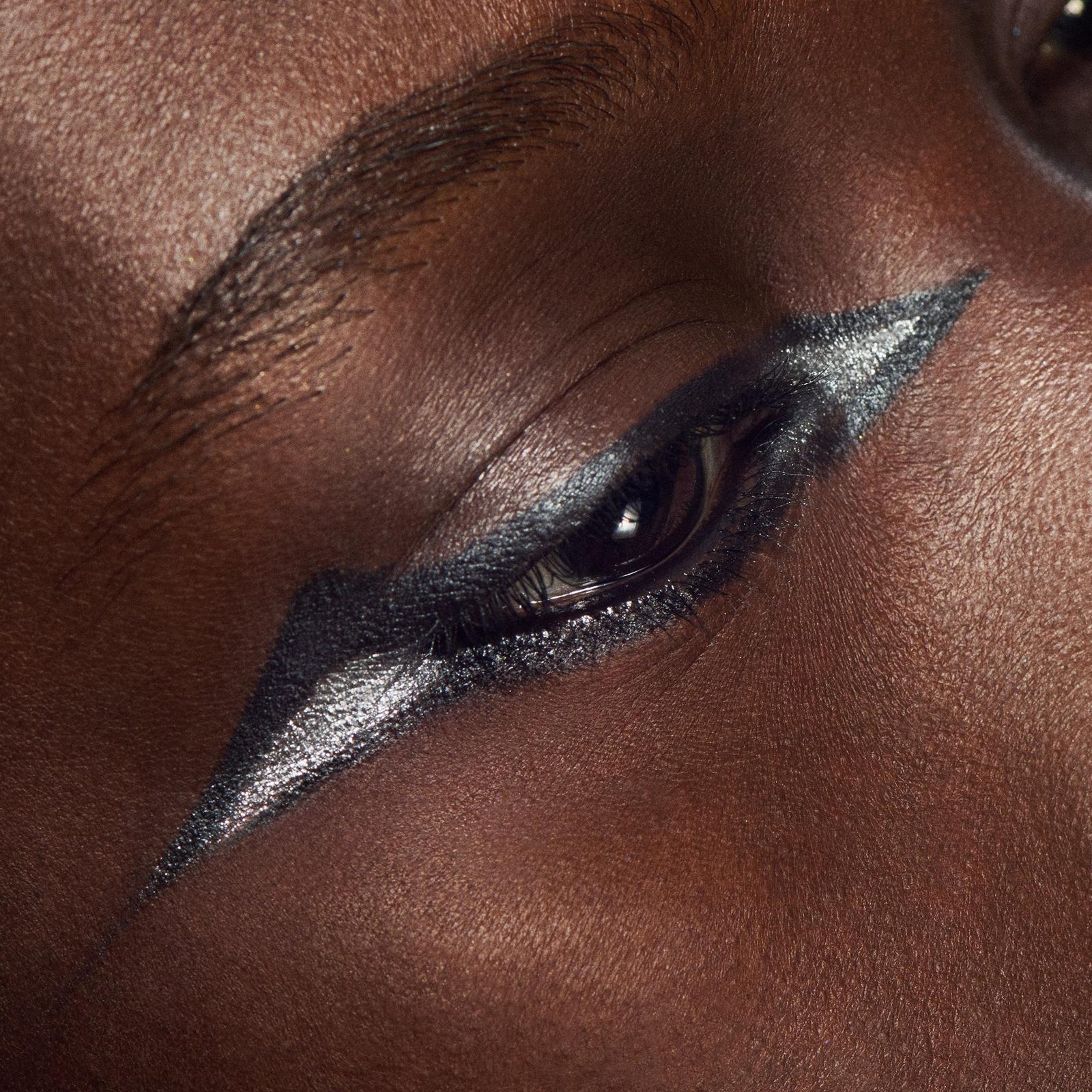 Dazzleshadow Liquid Eyeshadow - Silver Surfer