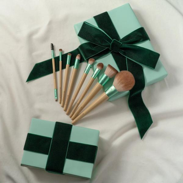 EcoTools Set To Sleigh Makeup Brush Gift Set #5