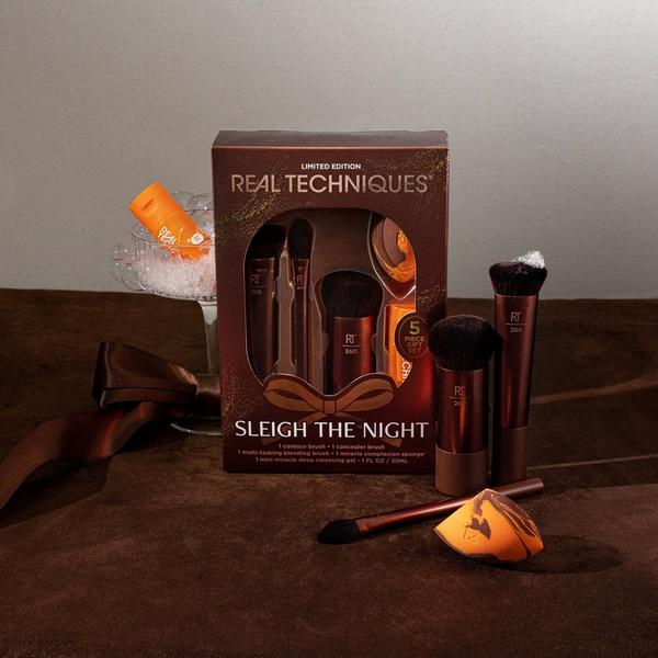 Real Techniques Sleigh The Night Brush + Sponge Gift Set #5