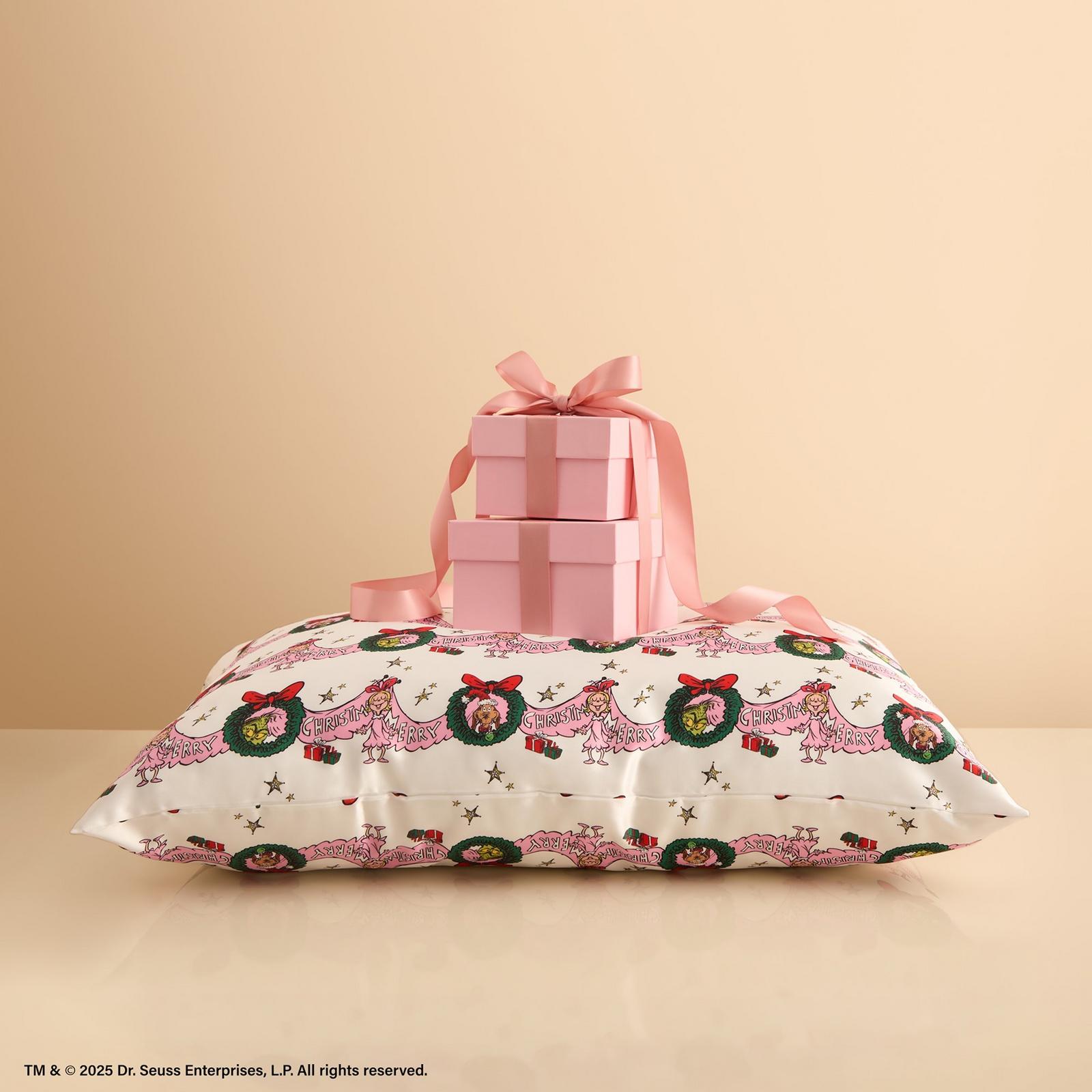 The Grinch x Kitsch Standard Satin Pillowcase - Cindy Lou