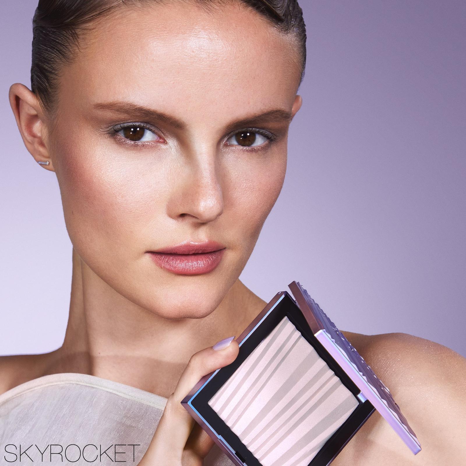 Aura Illuminating Face & Body Powder - SKYROCKET