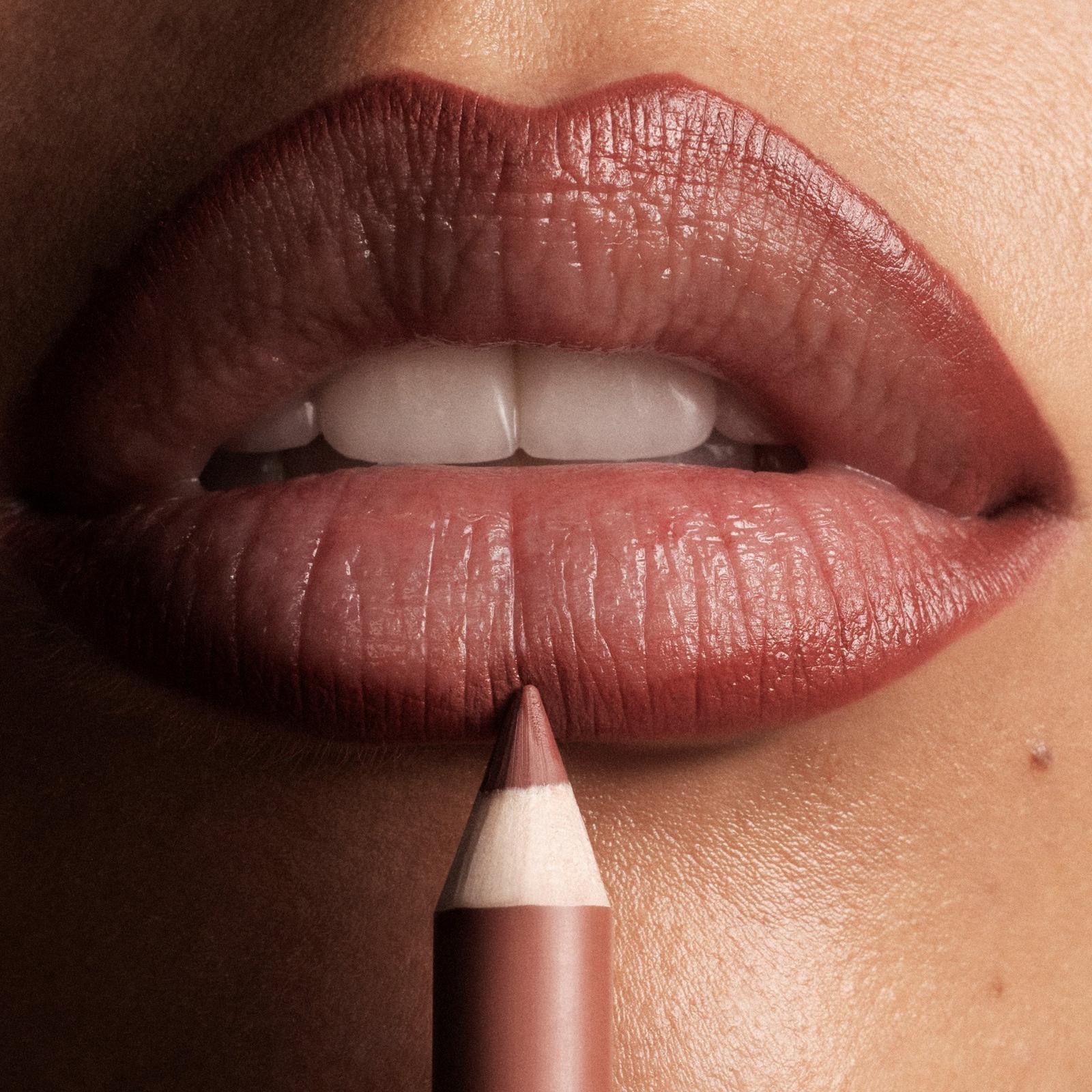 Signature Lip Pencil - Junior Suite