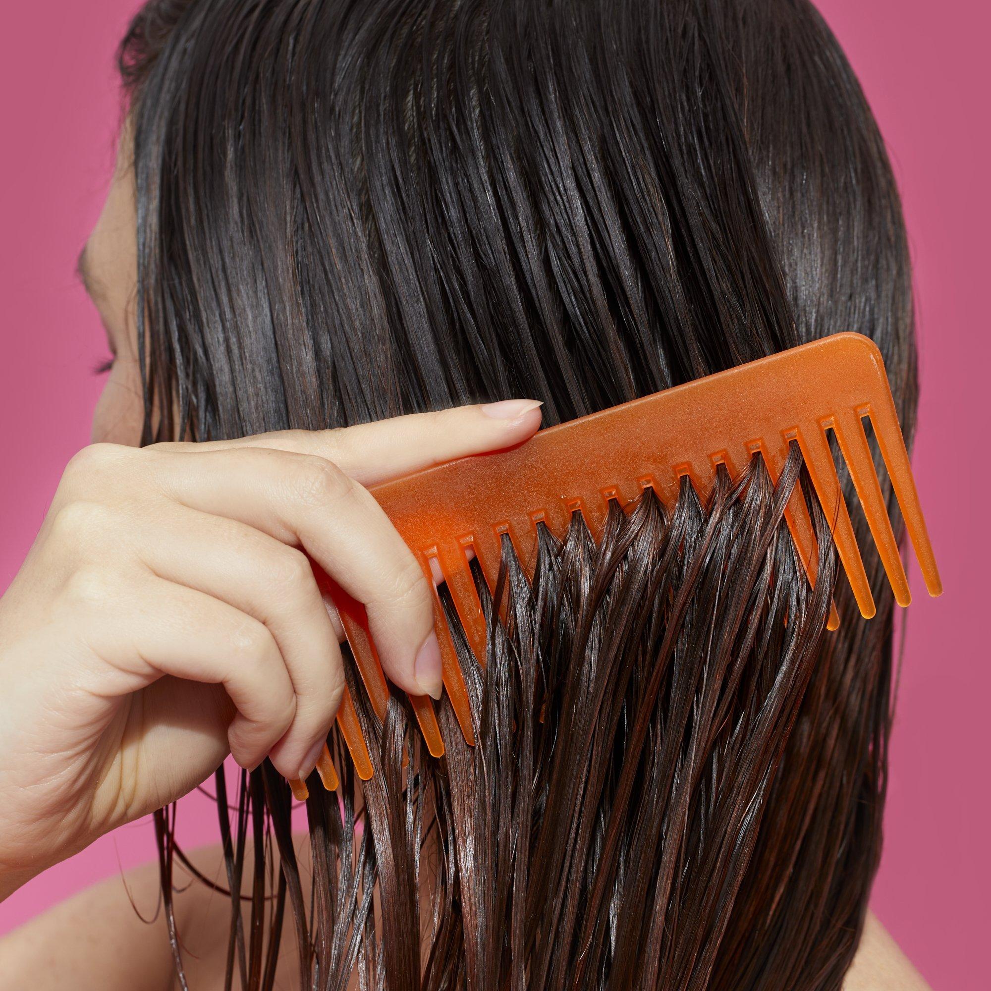 amika The Wizard Detangling Primer - Thumbnail 2