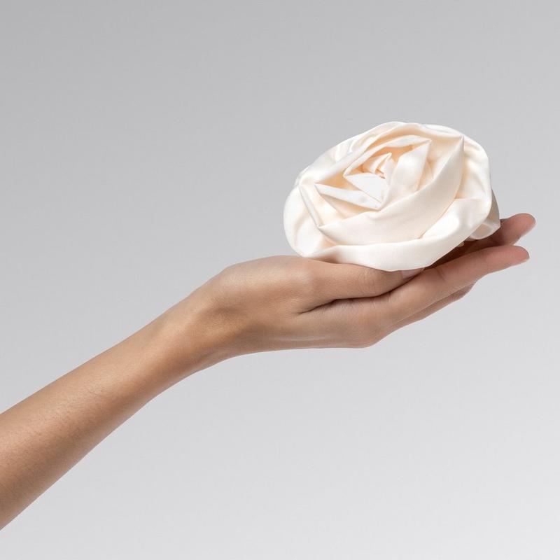 Kitsch - Cream Satin Rosette Medium Flat Cloud Clip | Ulta Beauty