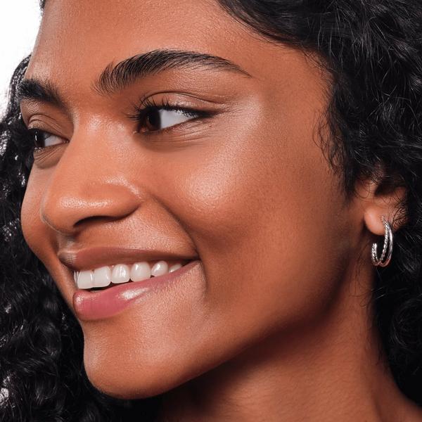 Essence Soft Touch Bouncy Glow #5