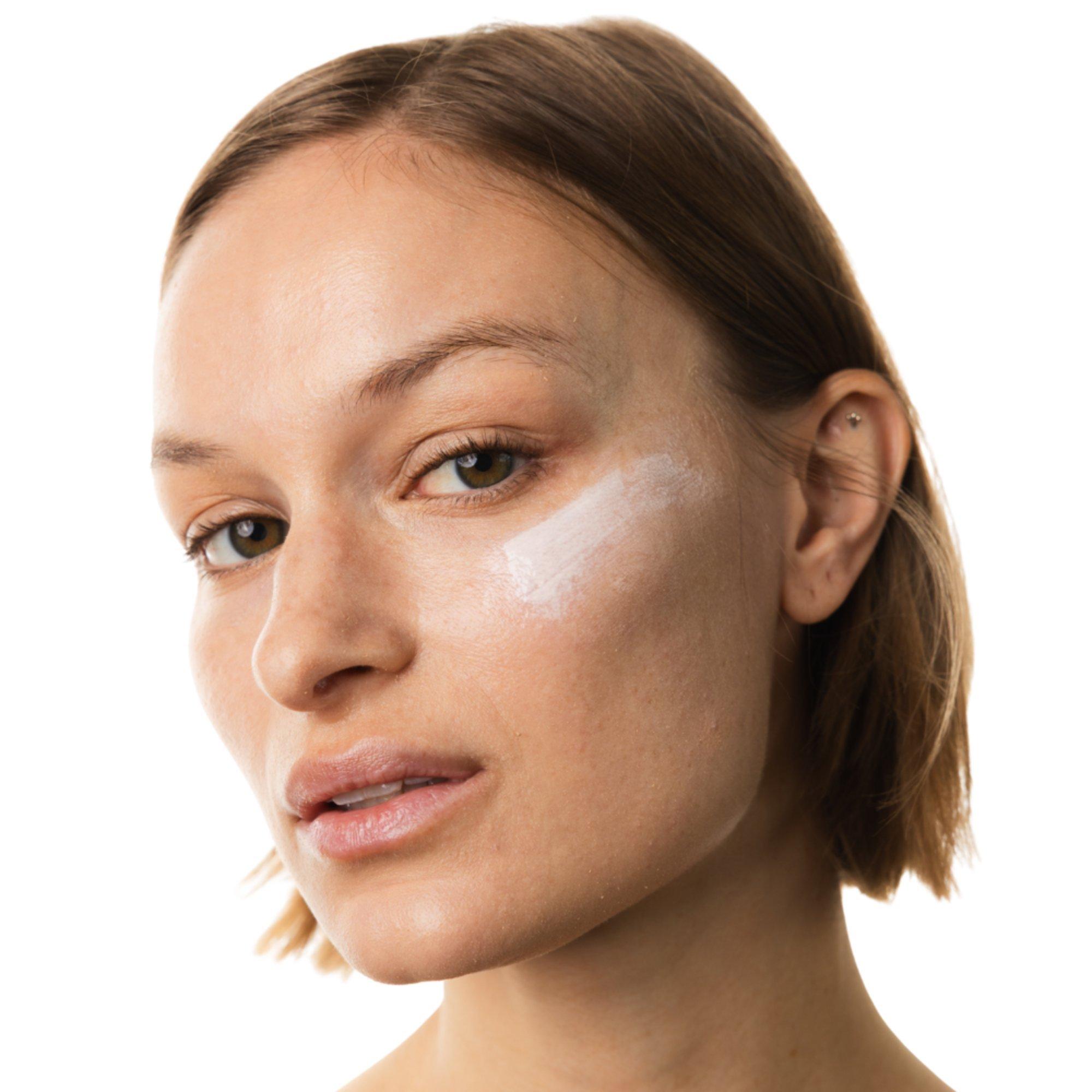 Минеральный солнцезащитный флюид-молочко SPF 50 Korres — фото 7