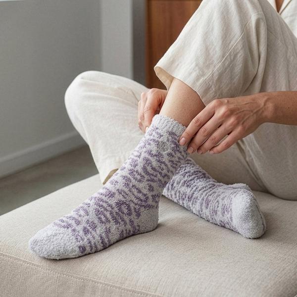 Earth Therapeutics Leopard Aloe Moisture Luxury 2 Pack Socks #6