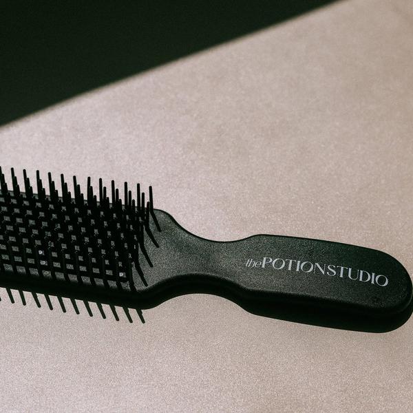 THE POTION STUDIO Nine Rib Claw Brush #7