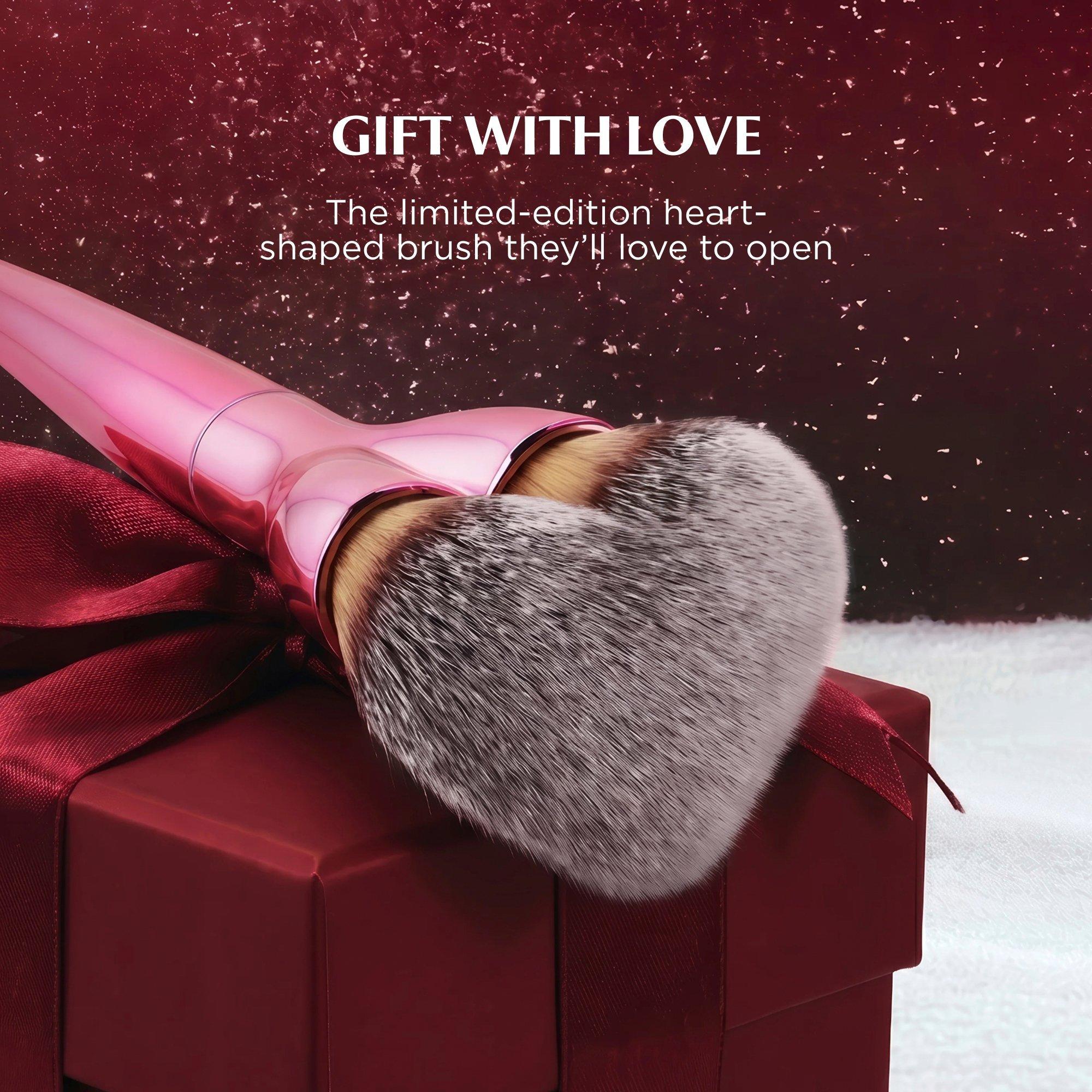 Кисть для основы IT Brushes For Ulta Airbrush Love is the Foundation, лимит. серия — фото 3