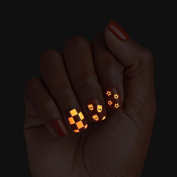 Kiss Impress Design Short Squoval Press On Nails, Fangs Out #4