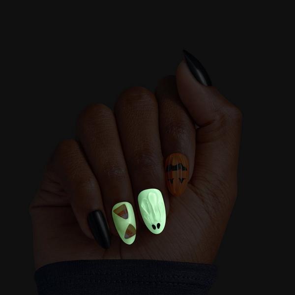 Kiss Core Design Medium Almond Press On Nails, Witching Hour #5