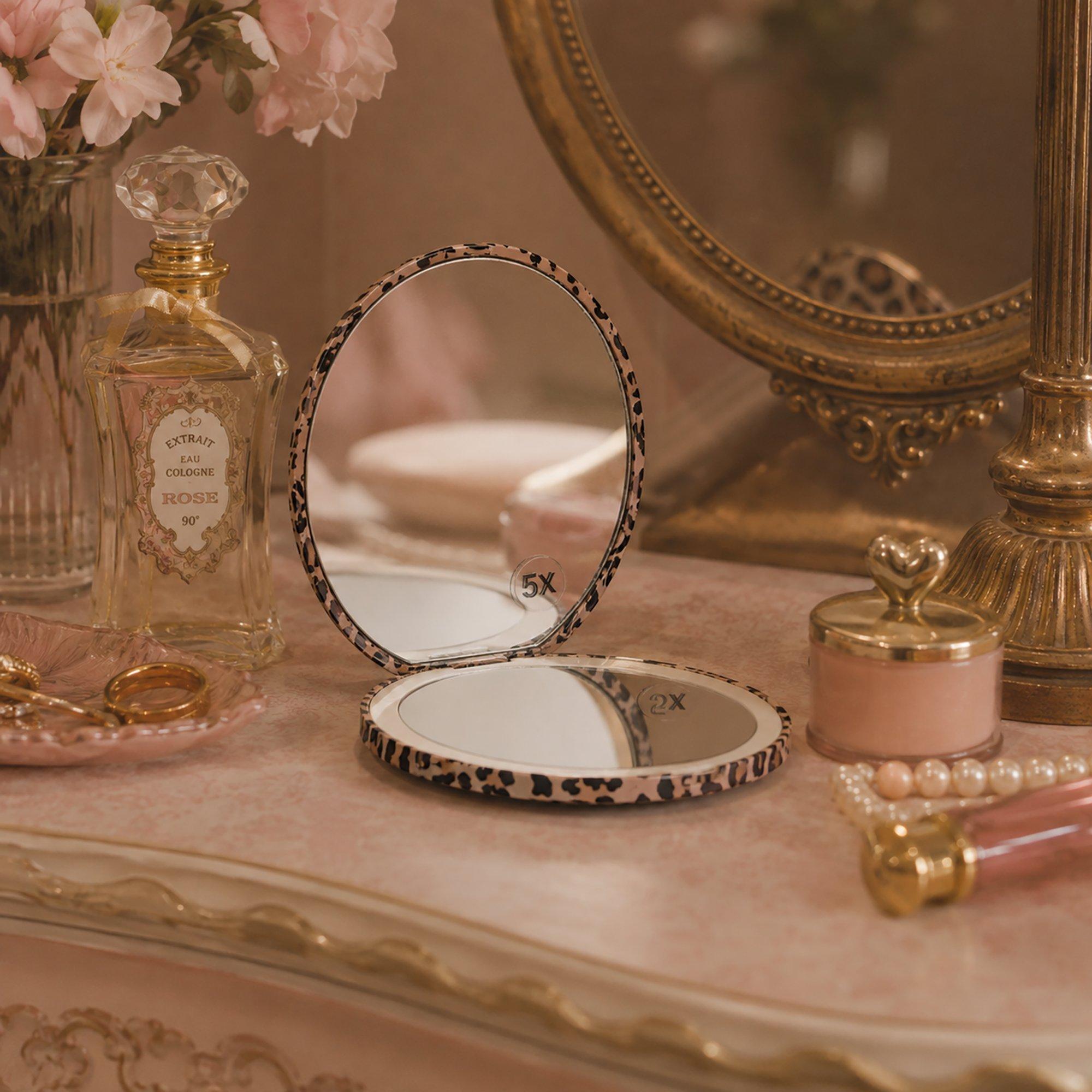 Компактное зеркало The Vintage Cosmetic Company с леопардовым принтом и светодиодами — фото 3