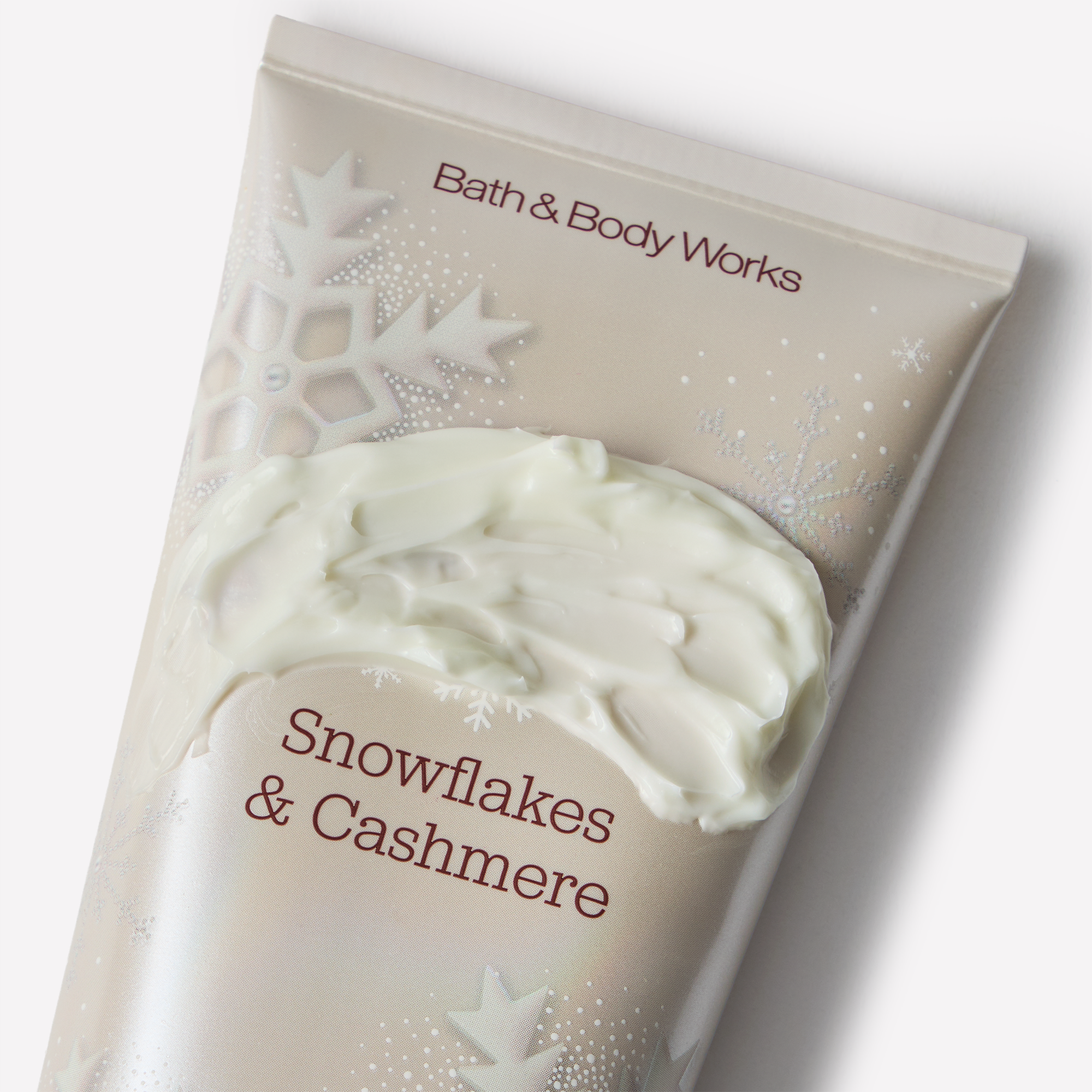 Bath & Body Works Snowflakes & Cashmere Ultimate Hydration Body Cream — фото 2
