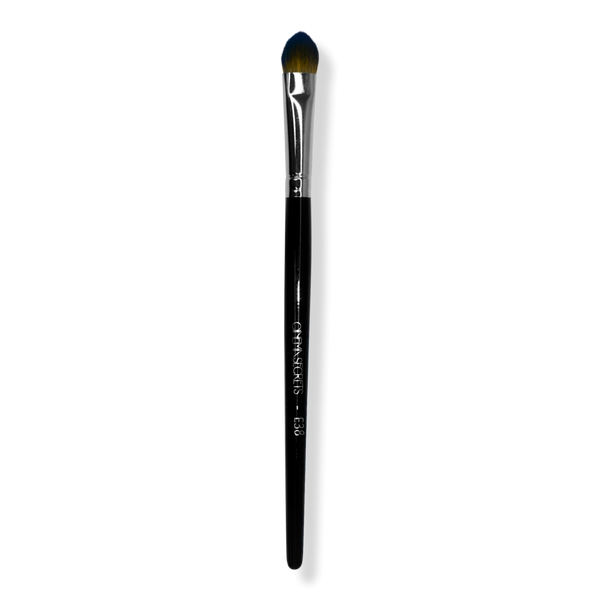Cinema Secrets E38 - Pointed Packing Eyeshadow Brush #1