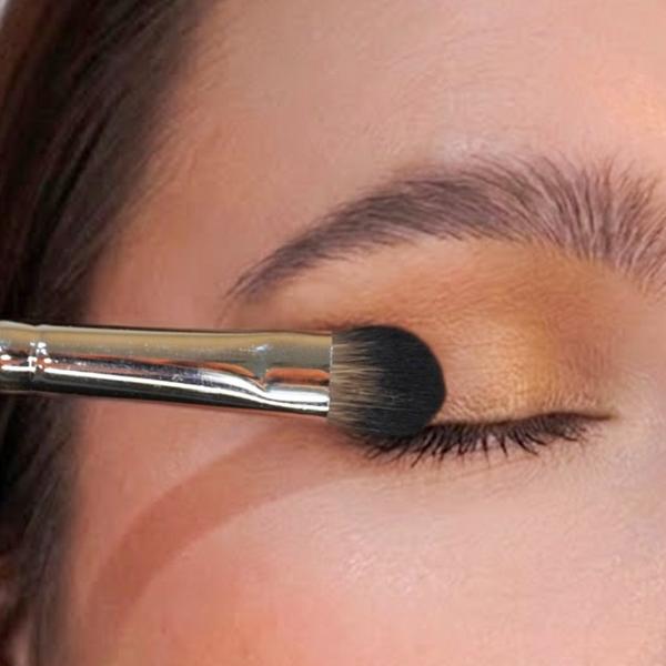Cinema Secrets E38 - Pointed Packing Eyeshadow Brush #5