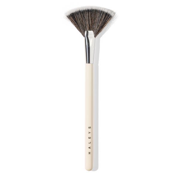 HALEYS Beauty Fan Brush #1