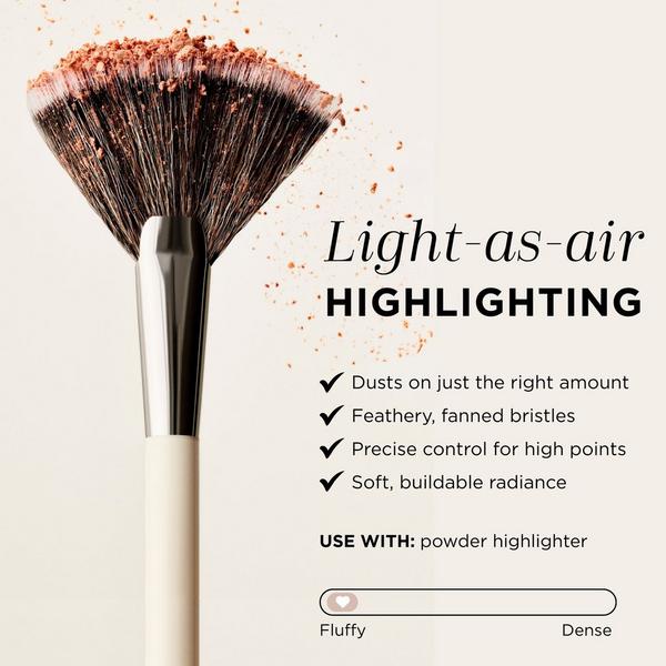 HALEYS Beauty Fan Brush #2