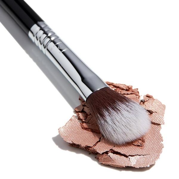 Sigma Beauty F03 High Cheekbone Highlighter Brush #4