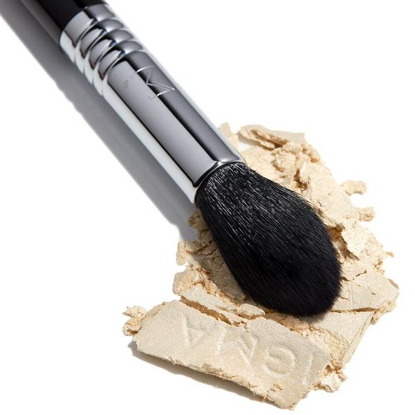 Sigma Beauty F35 Tapered Highlighter Brush #4