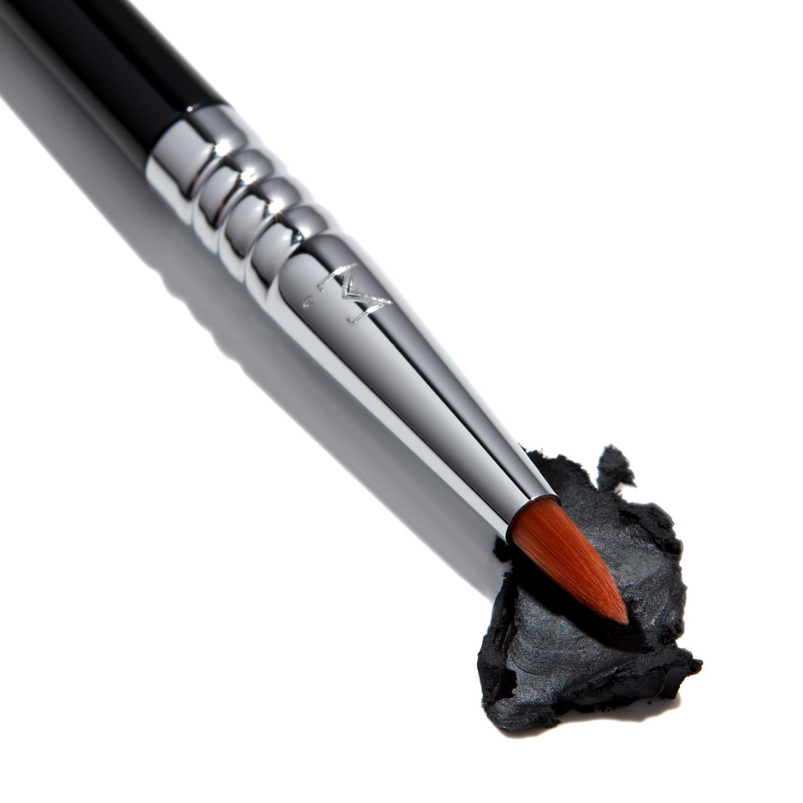 E05 Eyeliner Brush