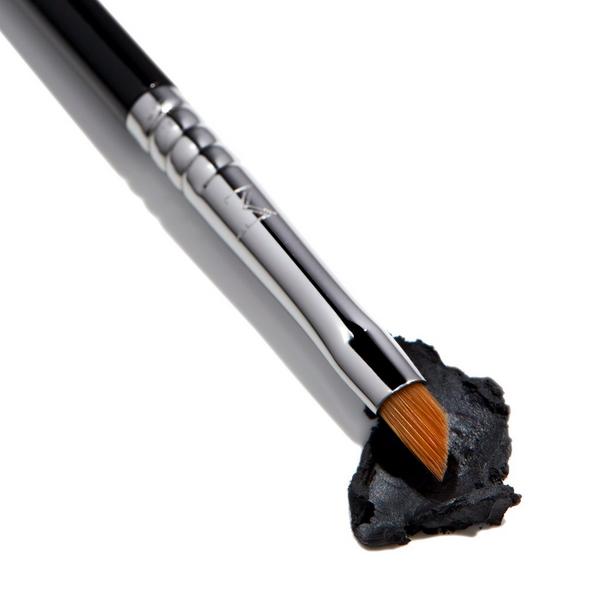Sigma Beauty E06 Winged Liner Brush #3