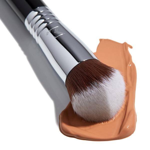 Sigma Beauty 3DHD Kabuki Brush #4
