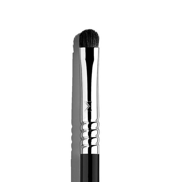 Sigma Beauty E21 Smudge Brush #1
