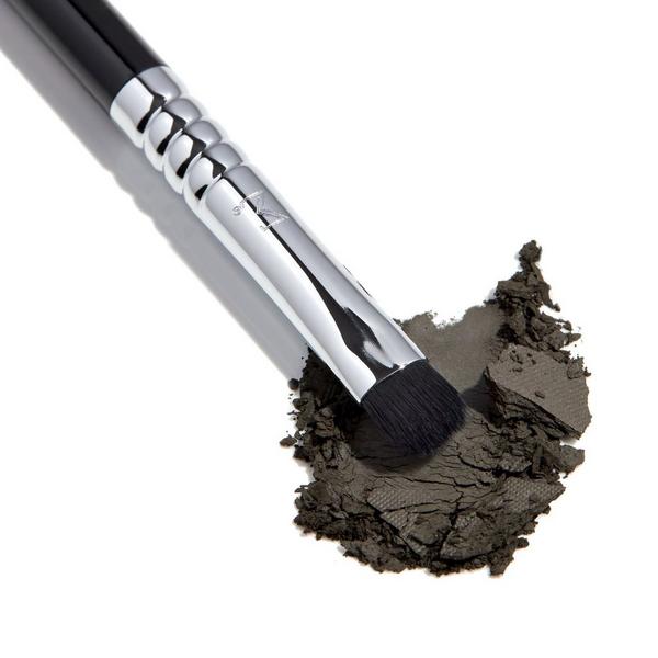 Sigma Beauty E21 Smudge Brush #2