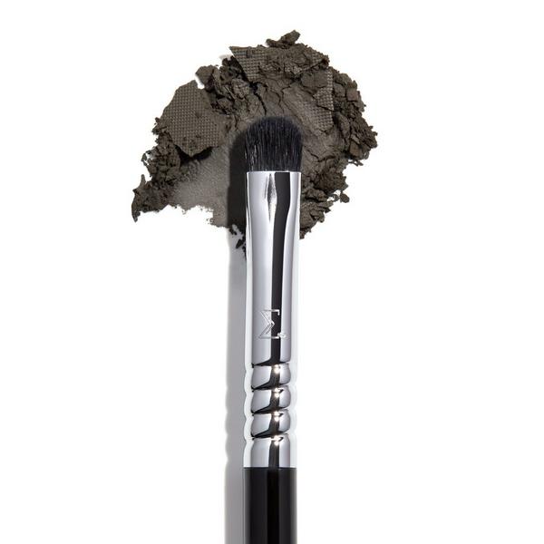 Sigma Beauty E21 Smudge Brush #3