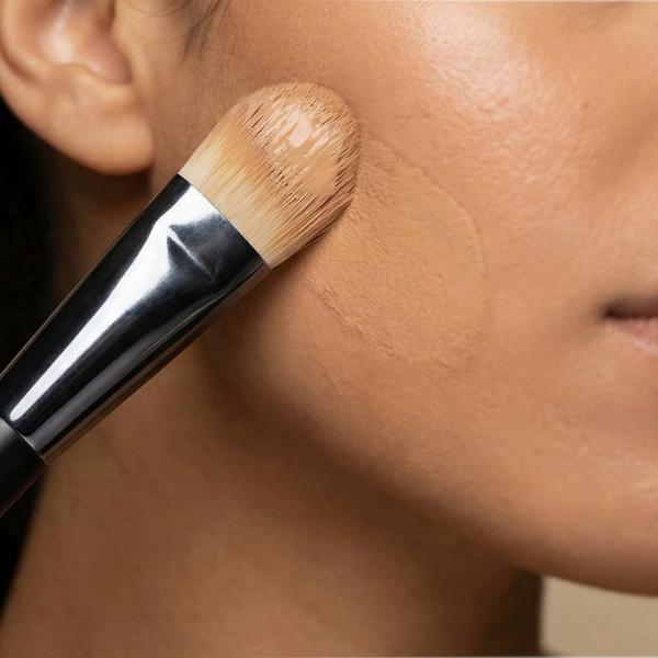 AMAZING COSMETICS Foundation Brush #3