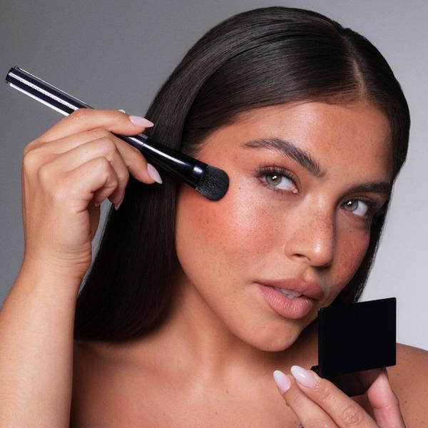 Kevyn Aucoin Cream/Powder Highlighter Brush #2