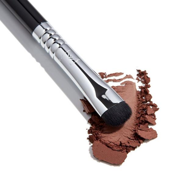 Sigma Beauty E20 Short Shader Brush #4