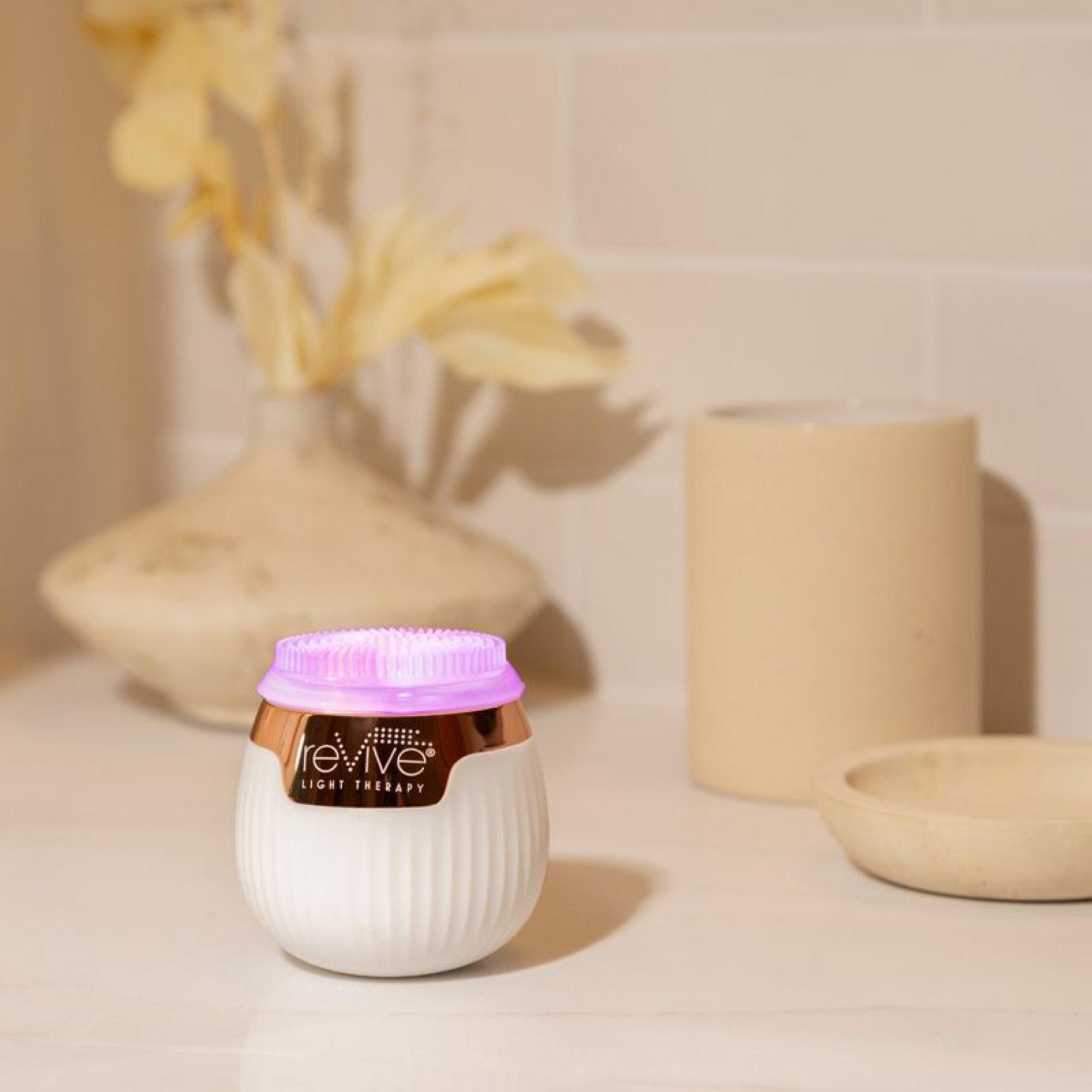 Мини-щётка для очищения кожи reVive Light Therapy Lux Sonique — фото 6