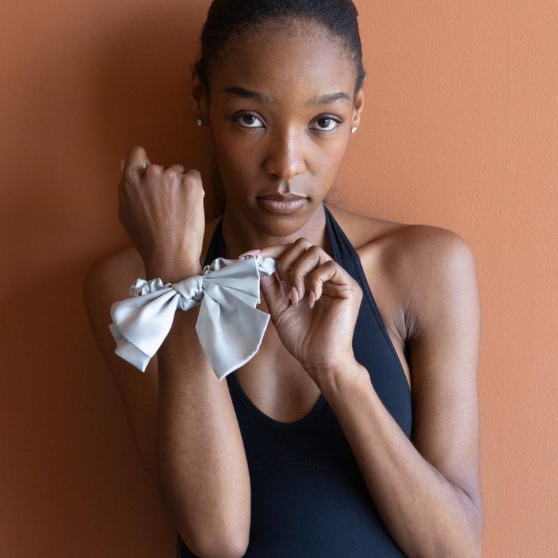 最終値下　theory luxe crisp linen ambi ジレ　極美品 LINA LENNOX - Organic Silk Bow Scrunchie | Ulta Beauty