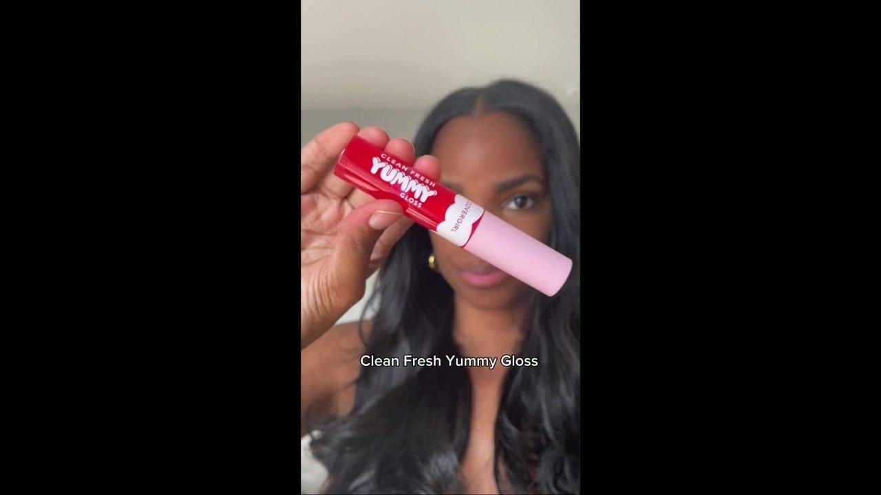 COVERGIRL Clean Fresh Yummy Gloss infused with Hyaluronic Acid and