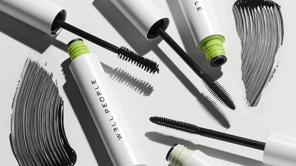 Well People Expressionist Volumizing Mascara #8