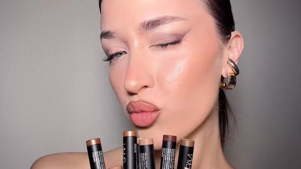 NARS Total Seduction Eyeshadow Stick #4